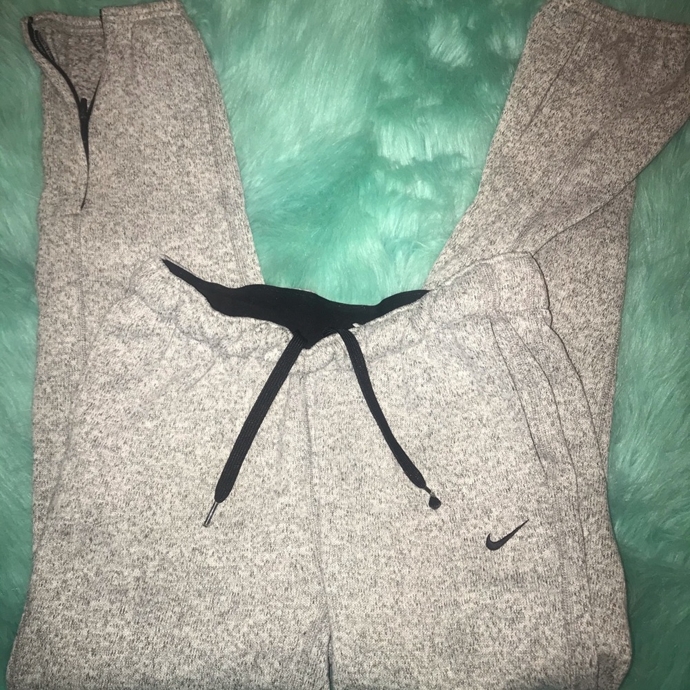 newish gray nike sweats